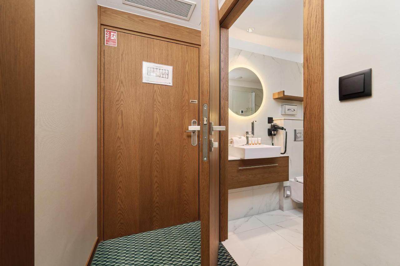 Gwarna Aparthotel City Center Wroclaw By Noclegi Renters Esterno foto